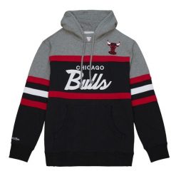 Bluza z kapturem Chicago Bulls Headcoach. Czarne bluzy męskie Mitchell & Ness, bez wzorów, sportowe, bez ramiączek, z kapturem. Za 454.50 zł.