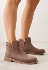 Jasnobrązowe Płaskie Botki Sztyblety z Ażurowym Wzorem ze Skórzaną Wkładką Terisina. Brązowe botki damskie Born2be, w ażurowe wzory, eleganckie, bez obcasa, na płaskiej podeszwie, bez zapięcia. Za 169.99 zł.