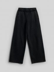 4F Szerokie spodnie dresowe damskie - czarne L. Czarne spodnie dresowe damskie 4F, bez wzorów, z bawełny, klasyczne, krótkie. Za 159.99 zł.