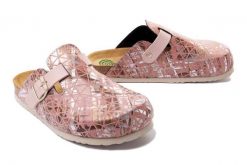 DR. BRINKMANN 600016-42 rosa, klapki damskie. Czerwone klapki damskie Dr. Brinkmann, bez wzorów, bez obcasa, bez zapięcia. Za 199.67 zł.