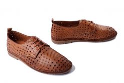 MANITU 840136-21 cognac, półbuty letnie damskie. Brązowe półbuty damskie Manitu, na lato, w ażurowe wzory, ze skóry, bez obcasa, bez zapięcia. Za 255.92 zł.