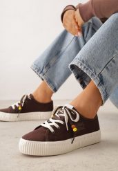 Brązowe Niskie Trampki z Podwójnymi Sznurówkami na Tłoczonej Platformie Astedella. Brązowe trampki i tenisówki damskie Renee, bez wzorów, z materiału, bez zapięcia. Za 109.99 zł.