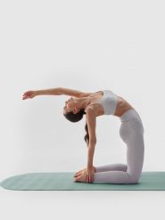 4F Legginsy do jogi z wysokim stanem damskie - szare L. Szare legginsy damskie 4F, l, bez wzorów, z dzianiny, z podwyższonym stanem, na fitness i siłownię. W wyprzedaży za 79.99 zł.