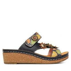 Klapki Laura Vita. Czarne klapki damskie Laura Vita, bez wzorów, bez obcasa, bez zapięcia. Za 429.99 zł.