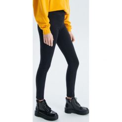Jegginsy push up - Czarny. Jeansy damskie marki Cropp. Za 59.99 zł.