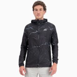 Męska kurtka przeciwwiatrowa do biegania w terenie TERRARUN WINDBREAKER. Czarne kurtki męskie BODYCROSS, l, bez wzorów, z materiału, bez kaptura, do biegania. Za 739.99 zł.