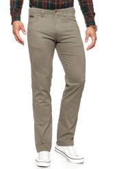 WRANGLER SPODNIE MĘSKIE ARIZONA STRETCH SAFARIKHAKIWASH W12OP868C 112126413. Brązowe spodnie materiałowe męskie Wrangler, bez wzorów, z materiału. W wyprzedaży za 89.99 zł.