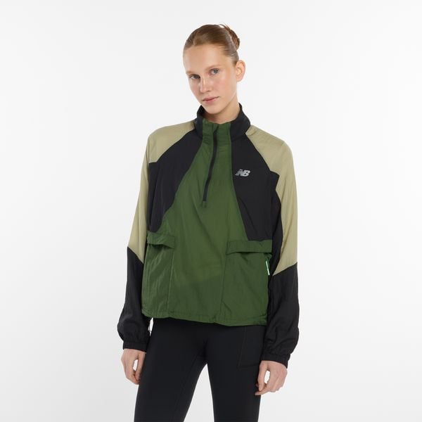 Kurtka damska New Balance WO53206GAS – zielona. Zielone kurtki sportowe damskie New Balance, m, bez wzorów, z materiału, bez ramiączek, bez kaptura. Za 539.99 zł.