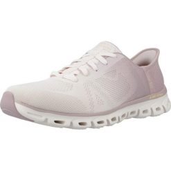 Tenisówki Skechers Glide-step Excite. Czerwone trampki i tenisówki damskie Skechers, bez wzorów, bez zapięcia. W wyprzedaży za 339.50 zł.