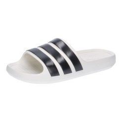 Klapki adidas Adilette Flow. Białe klapki męskie Adidas, bez wzorów, z materiału, bez zapięcia. Za 152.20 zł.