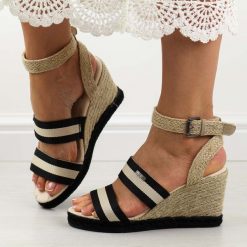 Czarne espadryle, sandały damskie Big Star Ll274884. Czarne sandały damskie BIG STAR, bez wzorów, z tkaniny, bez obcasa, na koturnie, bez zapięcia. W wyprzedaży za 95.84 zł.