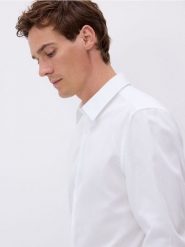 Bawełniana koszula regular fit - biały. Białe koszule męskie Reserved, l, bez wzorów, z bawełny, bez kołnierzyka, bez ramiączek. W wyprzedaży za 129.99 zł.