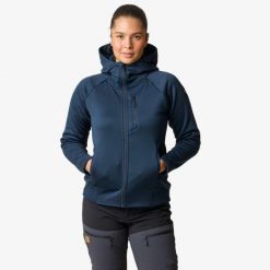 Bluza z kapturem Hiking damska Swedemount Lofoten Tech Stretch Hood wodoodporna. Niebieskie bluzy damskie SWEDEMOUNT, bez wzorów, bez ramiączek, z kapturem. Za 279.99 zł.