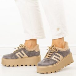 Taupe skórzane sneakersy damskie Filippo Dp7110/26. Obuwie sportowe damskie Filippo, na jesień, bez wzorów, z dzianiny, z okrągłym noskiem, bez zapięcia. Za 299.00 zł.