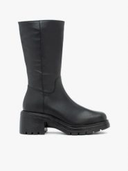 Czarne krótkie kozaki ze skóry licowej. Czarne kozaki damskie Brawo sp. z o.o., bez wzorów, z materiału, z okrągłym noskiem, bez obcasa, na obcasie, bez zapięcia. Za 599.99 zł.