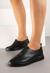 Czarne Wsuwane Półbuty Ażurowe ze Skóry Naturalnej Parritia. Czarne półbuty damskie Born2be, w ażurowe wzory, z jeansu, eleganckie, bez obcasa, na płaskiej podeszwie, bez zapięcia. Za 179.99 zł.