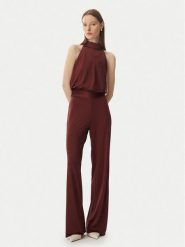 Guess Kombinezon W6GK12 K2937 Bordowy Regular Fit. Czerwone sukienki damskie Guess, s, z aplikacjami, z syntetyku, bez kołnierzyka, bez ramiączek. Za 694.99 zł.
