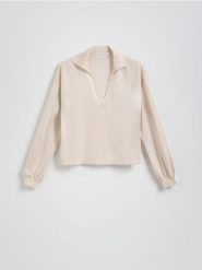 Sweter z kołnierzykiem - kremowy. Białe swetry nierozpinane damskie Reserved, l, bez wzorów, z dzianiny, bez kołnierzyka, bez ramiączek. W wyprzedaży za 39.99 zł.