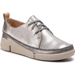 Półbuty CLARKS - Tri Clara 261388984 Silver Metallic. Szare półbuty damskie Clarks, bez wzorów, ze skóry, bez obcasa, bez zapięcia. W wyprzedaży za 239.00 zł.