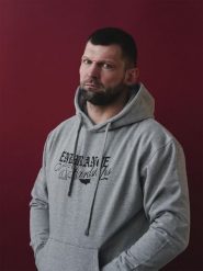 MANTO bluza z kapturem RESOLVE melanż. Szare bluzy damskie Manto, m, bez wzorów, z bawełny, bez ramiączek, z kapturem. Za 249.00 zł.