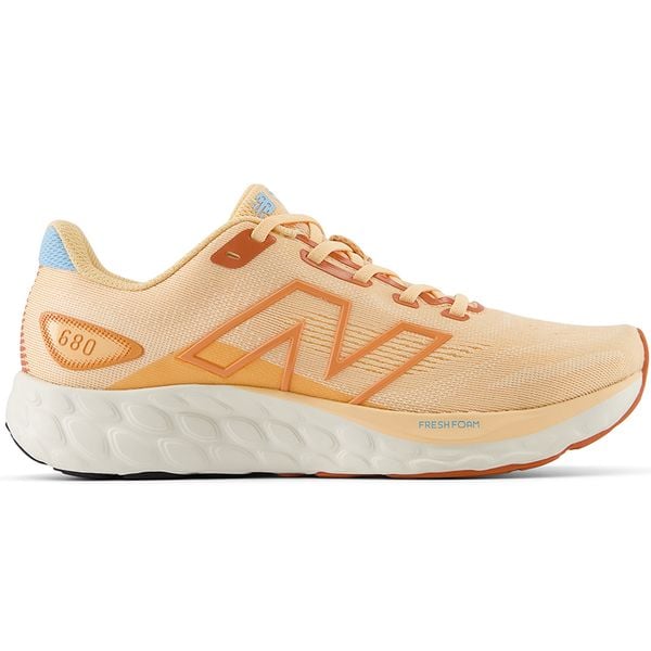 Buty damskie New Balance Fresh Foam 680 v8 W680CL8 – pomarańczowe. Brązowe obuwie sportowe damskie New Balance, bez wzorów, z materiału, bez zapięcia, do biegania. Za 249.99 zł.