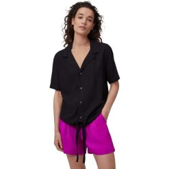 Koszula O'Neill Cali Woven, Kobiety. Czarne koszule damskie O'Neill, bez wzorów, z wiskozy, bez kołnierzyka, bez ramiączek. W wyprzedaży za 190.00 zł.