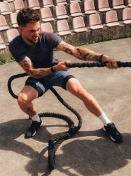4F Spodenki treningowe szybkoschnące męskie - niebieskie XL. Niebieskie szorty męskie 4F, bez wzorów, z materiału, sportowe. Za 169.99 zł.