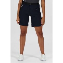 Spodenki trekkingowe damskie Xert Stretch. Czerwone szorty damskie Regatta, bez wzorów, z materiału, sportowe. W wyprzedaży za 306.50 zł.