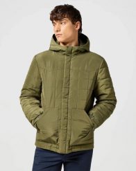 WRANGLER MESKA KURTKA TRANSITIONAL PUFFER IVY GREEN 112357207 W4E2016396. Zielone kurtki sportowe męskie Wrangler, na zimę, m, bez wzorów, z jeansu, z kapturem, trekkingowe. Za 459.99 zł.