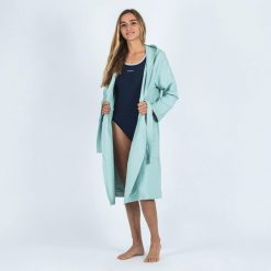 Szlafrok na basen damski Watko Compact z mikrofibry. Niebieskie szlafroki damskie NABAIJI, l, bez wzorów, z materiału, bez ramiączek, z kapturem. Za 89.99 zł.