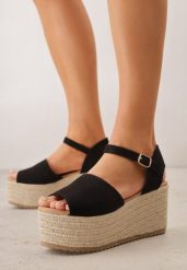 Czarne Sandały na Koturnie z Plecionki z Zapięciem na Sprzączkę przy Kostce Honese. Czarne sandały damskie Born2be, bez wzorów, bez obcasa, na koturnie, bez zapięcia. Za 139.99 zł.