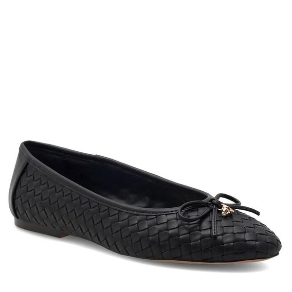 Baleriny Nine West. Czarne balerinki damskie Nine West, bez wzorów, bez obcasa, bez zapięcia. Za 109.99 zł.