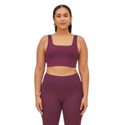 Kobiałka z kwadratowym dekoltem Girlfriend Collective Tommy. Czerwone bielizna sportowa damska GIRLFRIEND COLLECTIVE, xs, bez wzorów. Za 257.00 zł.