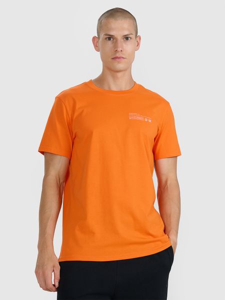 4F T-shirt regular z nadrukiem męski - pomarańczowy M. Brązowe t-shirty męskie 4F, m, bez wzorów, z bawełny, bez kołnierzyka, bez ramiączek. W wyprzedaży za 49.99 zł.