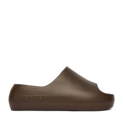 Klapki Hunter. Brązowe klapki damskie Hunter, bez wzorów, bez obcasa, bez zapięcia. Za 99.99 zł.