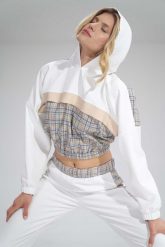 Dwukolorowa Krótka Bluza z Kapturem - Wzór 121. Brązowe bluzy damskie Figl, xl, bez wzorów, z elastanu, bez ramiączek, z kapturem. Za 189.00 zł.
