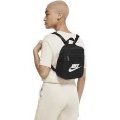 Plecak Nike Sportswear Futura 365 Mini 6L. Czarne plecaki męskie Nike, bez wzorów, z materiału. Za 190.00 zł.