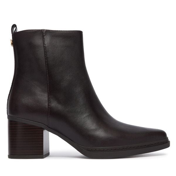 Botki MICHAEL Michael Kors. Brązowe botki damskie MICHAEL Michael Kors, bez wzorów, bez obcasa, na słupku, bez zapięcia. Za 789.99 zł.