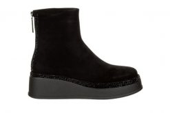 Botki Loretta Vitale C9638 Black Suede 514285, Czarny, Skóra naturalna - 37. Czarne botki damskie Loretta Vitale, bez wzorów, ze skóry, bez obcasa, bez zapięcia. W wyprzedaży za 449.00 zł.