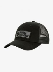 Czapka z daszkiem Fjallraven Langtradarkeps. Czarne czapki damskie Fjällräven, bez wzorów, z bawełny, eleganckie. Za 175.99 zł.