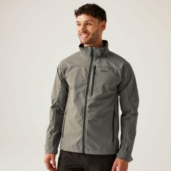 Męska kurtka softshell Arana. Zielone kurtki męskie Regatta, m, bez wzorów, z materiału, sportowe, bez kaptura. Za 149.99 zł.