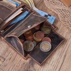 Portfel męski skórzany T-13-BR i brelok do kluczy T-86-HBR zestaw prezentowy w stylu vintage ZUP-134-BR. Portfele męskie Paolo Peruzzi, bez wzorów. Za 123.18 zł.