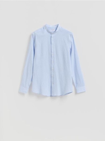 Koszula slim ze stójką - jasnoniebieski. Niebieskie koszule męskie Reserved, l, bez wzorów, z bawełny, bez kołnierzyka, bez ramiączek. W wyprzedaży za 55.99 zł.