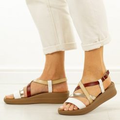 Sandały Wh damskie Filippo Ds7904/26. Białe sandały damskie Filippo, bez wzorów, z jeansu, bez obcasa, na platformie, bez zapięcia. Za 139.00 zł.