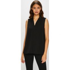 Calvin Klein - Top. Czarne topy damskie Calvin Klein, bez wzorów, z elastanu, bez kołnierzyka, bez ramiączek. W wyprzedaży za 219.90 zł.