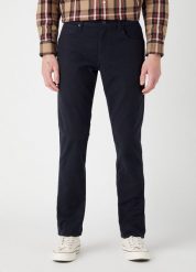 WRANGLER GREENSBORO MĘSKIE SPODNIE MATERIAŁOWE MATERIAŁ BLACK 112341455 W15Q011936. Czarne spodnie materiałowe męskie Wrangler, bez wzorów, z materiału. Za 229.99 zł.