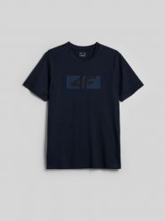 4F T-shirt regular z nadrukiem męski - granatowy M. Niebieskie t-shirty męskie 4F, m, bez wzorów, z bawełny, bez kołnierzyka, bez ramiączek. Za 79.99 zł.