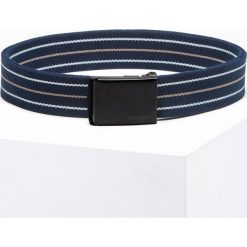 Pasek męski parciany - granatowy V1 A648 - uniwersalny. Niebieskie paski męskie Ombre Clothing. W wyprzedaży za 19.99 zł.