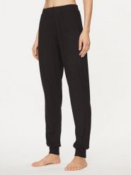 Guess Spodnie dresowe O3BB00 KBXB2 Czarny Regular Fit. Czarne spodnie dresowe damskie Guess, z aplikacjami, z dresówki. Za 109.99 zł.