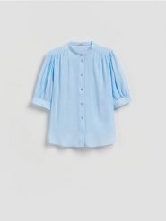 Koszula z krótkim rękawem - jasnoniebieski. Niebieskie koszule damskie Reserved, l, bez wzorów, z tkaniny, bez kołnierzyka, bez ramiączek. Za 99.99 zł.